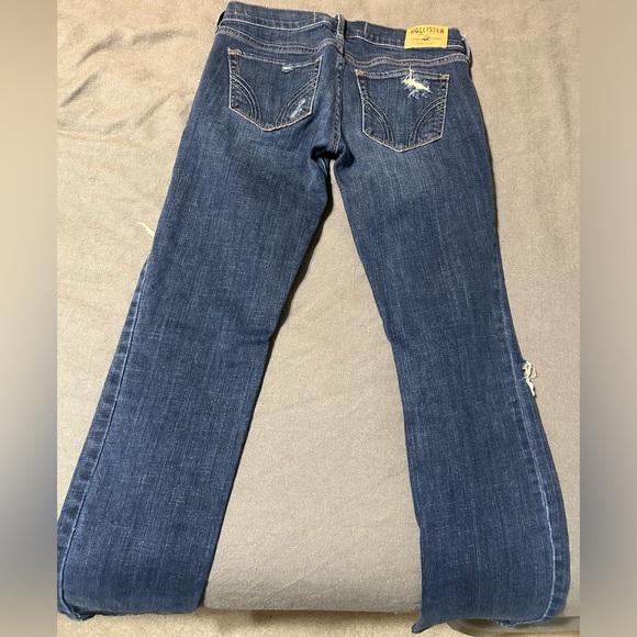 Hollister jeans. Size 3s w26 l31. Lightly worn. - Picture 2 of 3